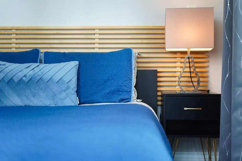 Apartment 1504 Brand New Best Location 1Br Den With Amazing View Toronto Canada